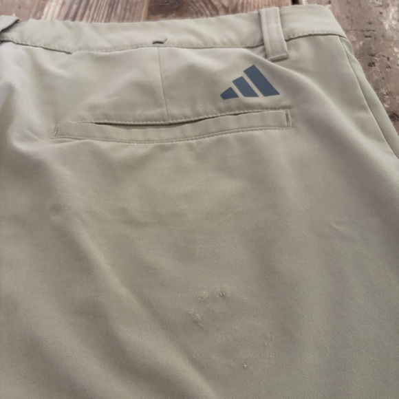 Adidas Ultimate365 8-Inch Hemp Khaki Golf Shorts HR7951
Men’s 32 - Picture 9 of 11